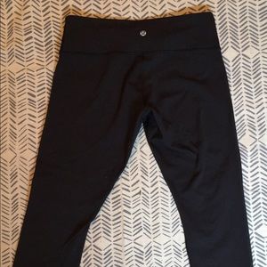 Black lululemon crops